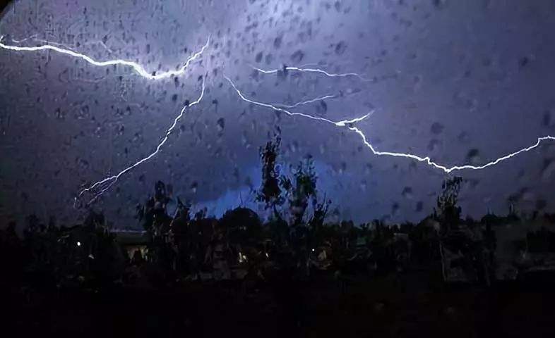 暴雨來襲，請注意人身安全